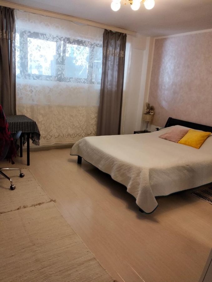 Royal Awoun Hostel Boekarest Buitenkant foto