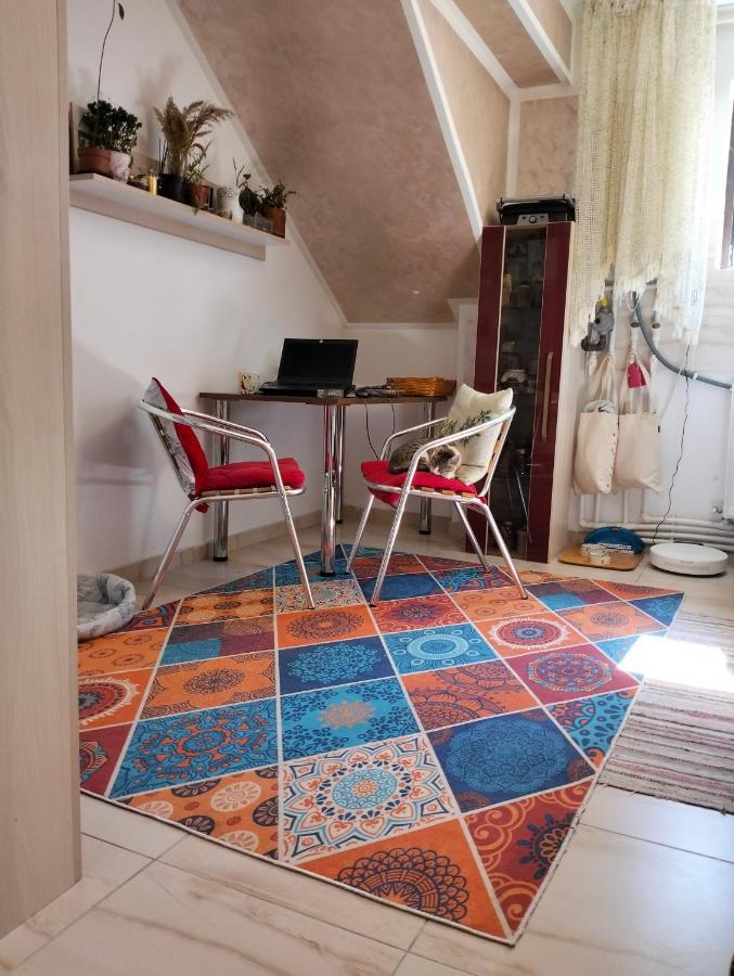 Royal Awoun Hostel Boekarest Buitenkant foto
