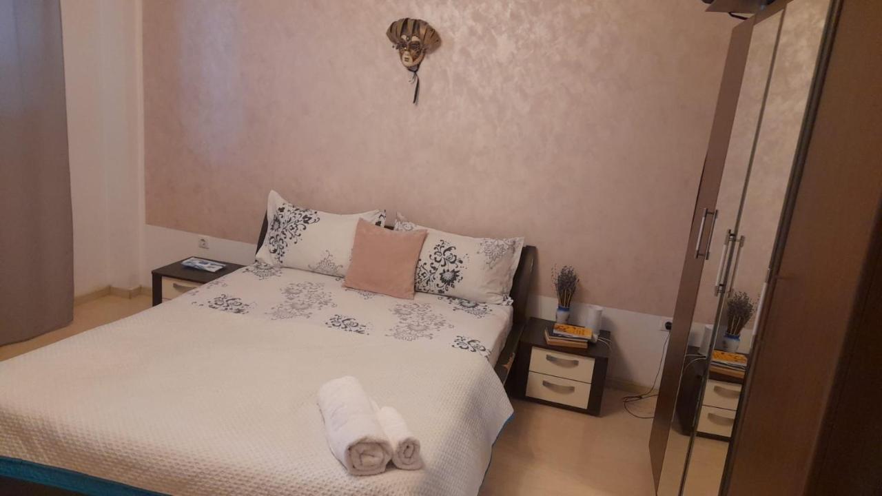 Royal Awoun Hostel Boekarest Buitenkant foto